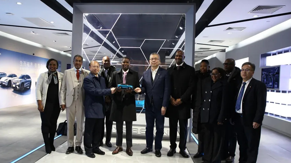 厉害了！2025年首位访华的外国领导人抵京首站参访北汽新能源